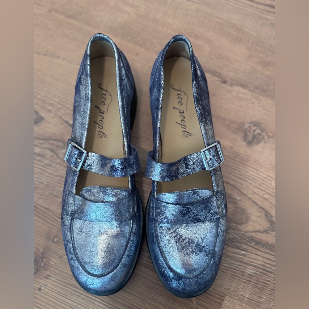 Free People metallic Mary Jane Shoes size 9